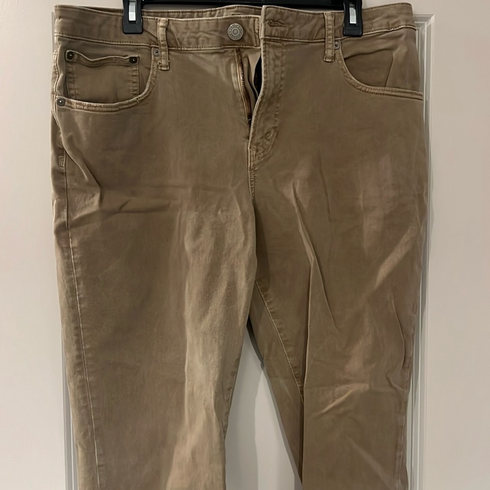 Barely worn American Eagle Next Level Flex Khakis 34x32 light green